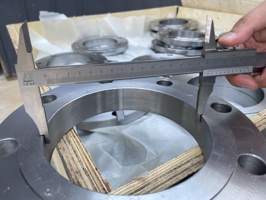 Flanche en acier soudé revêtu d'huile de classe 300 destinée à l'installation de tuyaux industriels