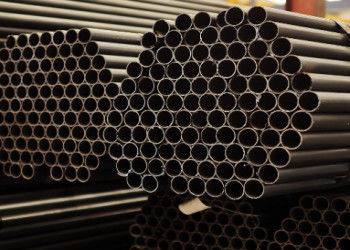 Pipe en acier soudé au gaz électrique certifiée ASTM pour applications structurelles