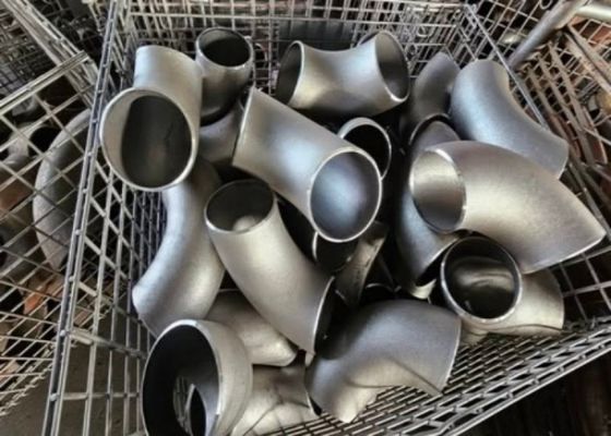 300 Appareils de tuyauterie en acier inoxydable pour les applications sous pression