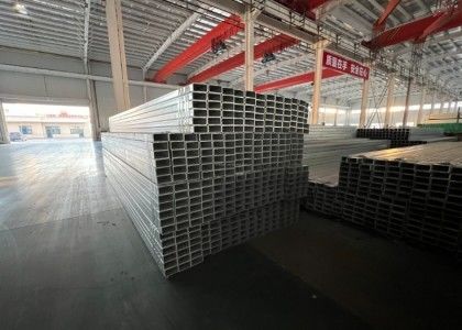Profiles tubulaires en acier de 6 m de long avec un diamètre intérieur de 1 à 20 mm pour les composants et la construction solaires