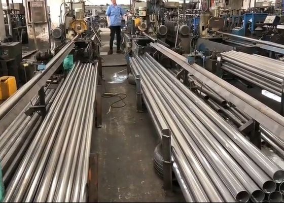 Fabricant de tuyaux en acier inoxydable sans soudure avec technique de laminage à chaud et épaisseur de 0,3 mm à 150 mm