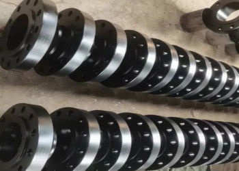 Flanges d'acier à peinture noire résistantes à la rouille à la surface des huiles pour une performance durable dans les applications pétrolières