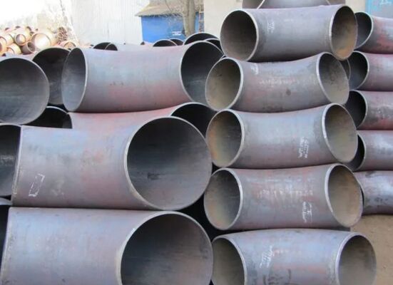 raccords de tuyaux en acier avec connexion de soudage à l'arrière-plan haute résistance à la corrosion Flanges en acier inoxydable forgé de qualité WPB