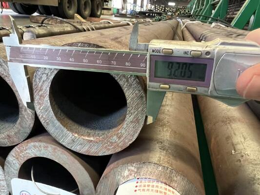 Tubes en acier d'échangeur de chaleur tiré à froid d'une épaisseur de paroi de 0,7 mm à 30 mm et d'une forme ronde pour le transfert de chaleur industrielle